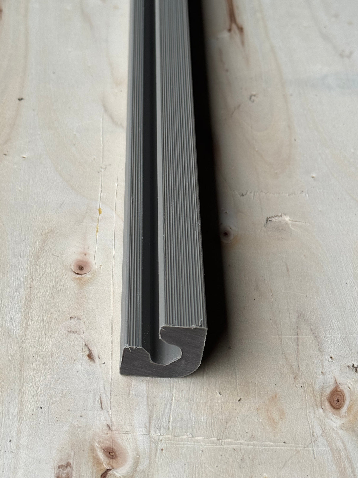 Composite end profile Antique