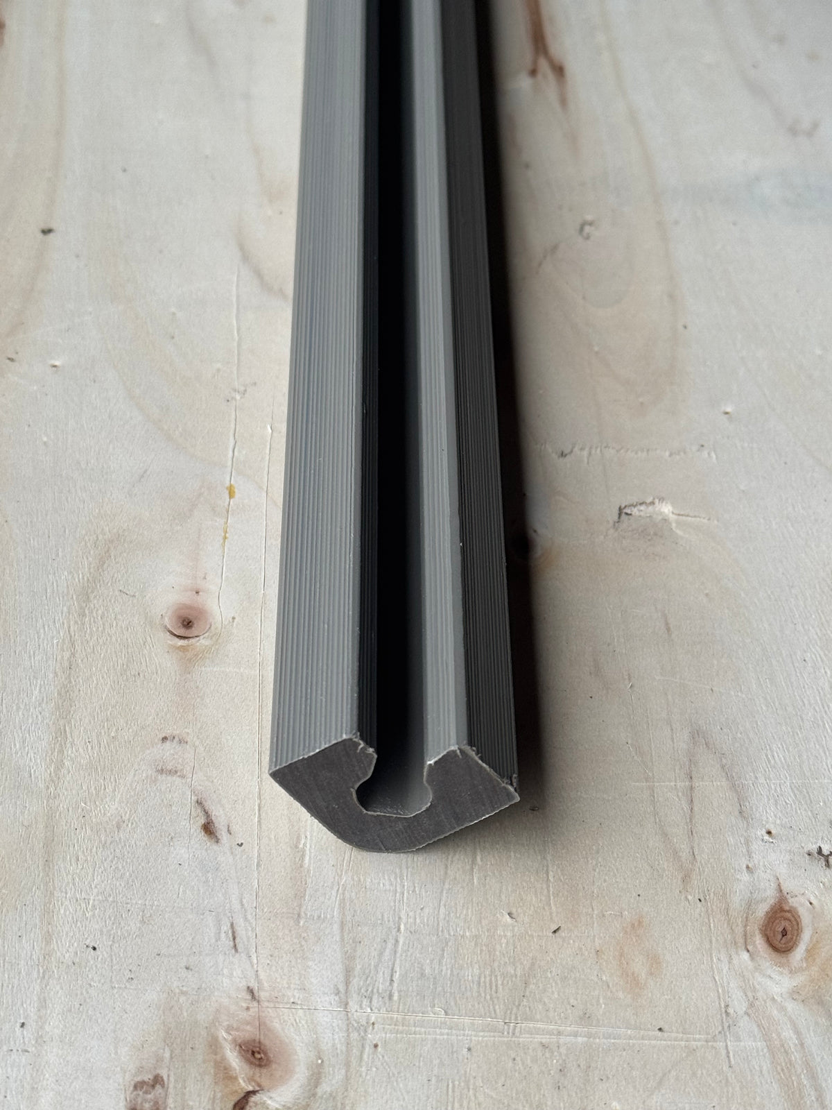 Composite end profile Antique